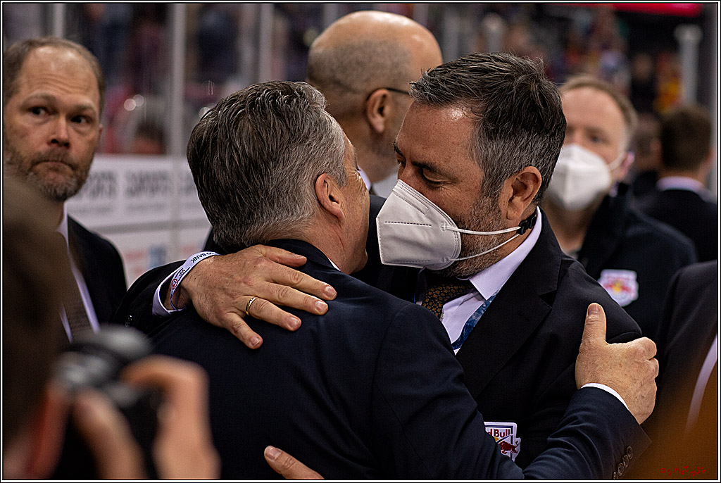 PENNY DEL Viertelfinale 4. Spiel; Duesseldorfer EG - Red Bull Muenchen; Duesseldorf, 16.04.2022